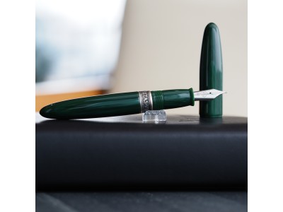 175. Kilk Epigram – Malachite Green (M nib)
